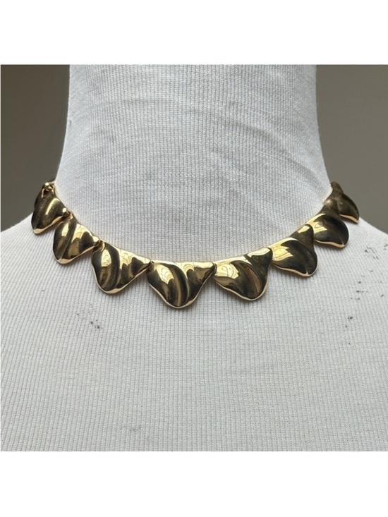 Sarah Coventry Jewelry - Vintage Sarah Coventry Gold Tone Sculpted Collar Necklace